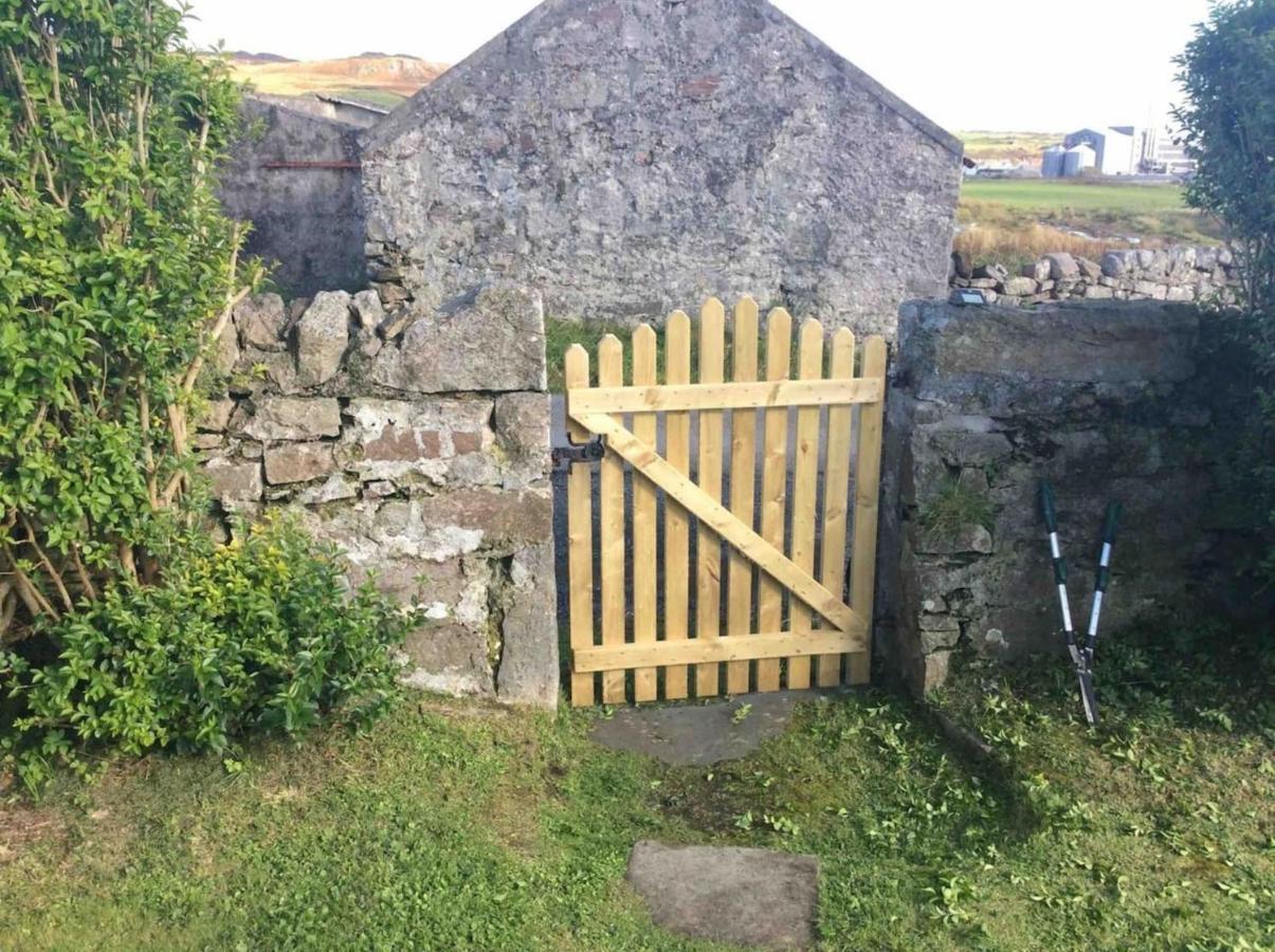 Quaint And Quirky Former Crofters Cottage In Port Ellen Exterior foto