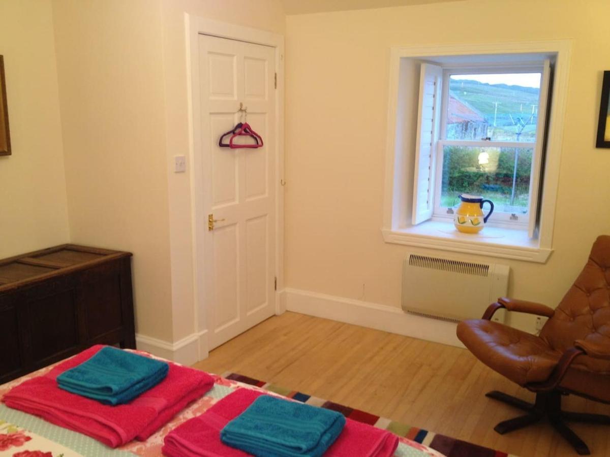 Quaint And Quirky Former Crofters Cottage In Port Ellen Exterior foto